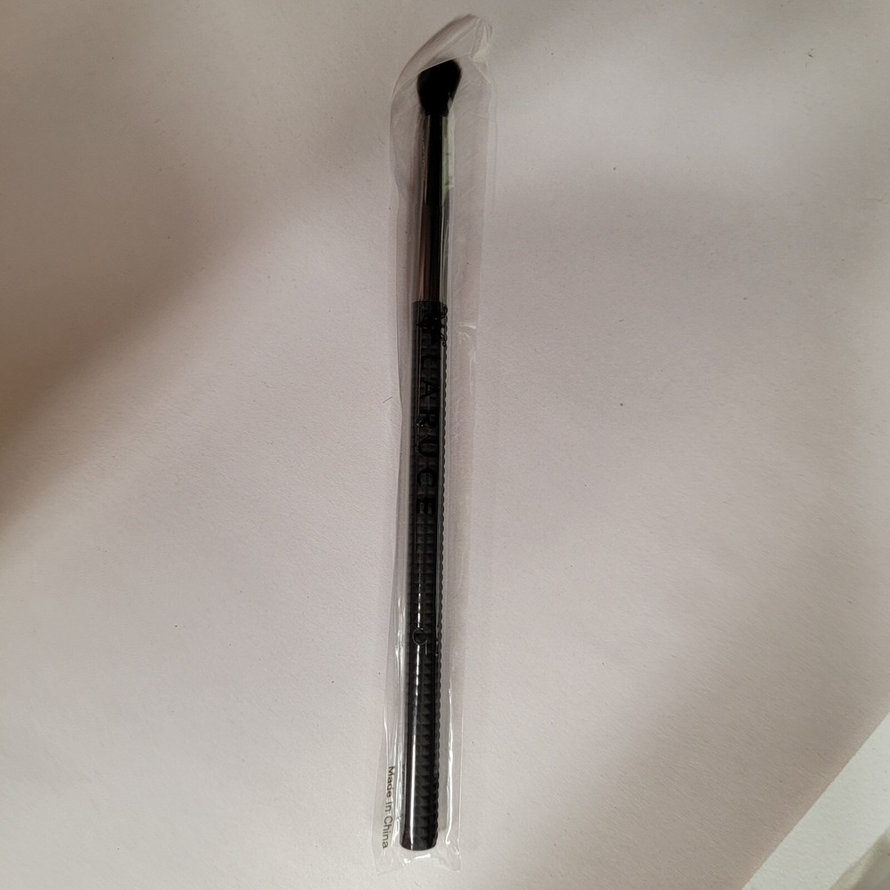 LARUCE BEAUTY LR007 Tapered Blending Black